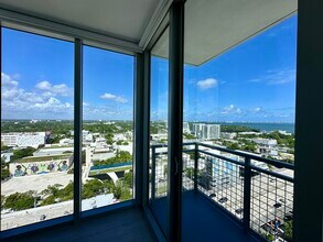 43 NW 39th St, Unit B2 in Miami, FL - Foto de edificio - Building Photo