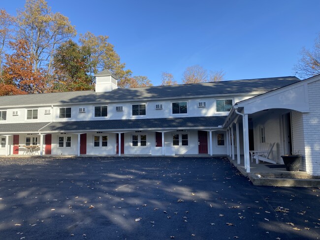 Pleasant Hill Apartments in Amherst, MA - Building Photo - Building Photo