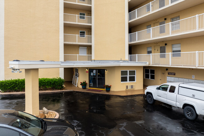 Ponce de Leon Towers in New Smyrna Beach, FL - Building Photo - Building Photo