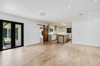 7620 SW 59th Ave in South Miami, FL - Building Photo - Building Photo