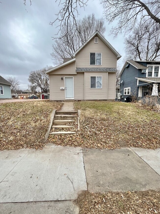 property at 741 S 3rd Ave