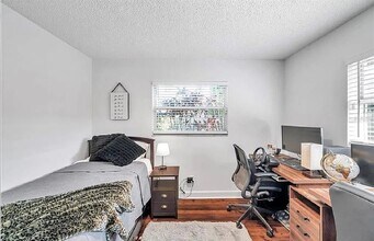 2873 Sarah Dr in Clearwater, FL - Building Photo - Building Photo