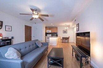 2909 Huntington Blvd, Unit 206 in Fresno, CA - Foto de edificio - Building Photo