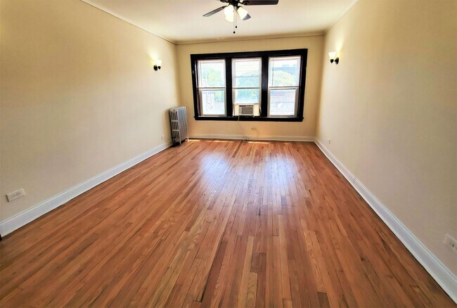 3054 W Irving Park Rd in Chicago, IL - Building Photo - Building Photo