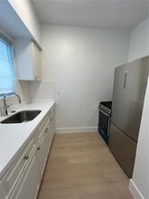 1025 Meridian Ave in Miami Beach, FL - Building Photo - Building Photo