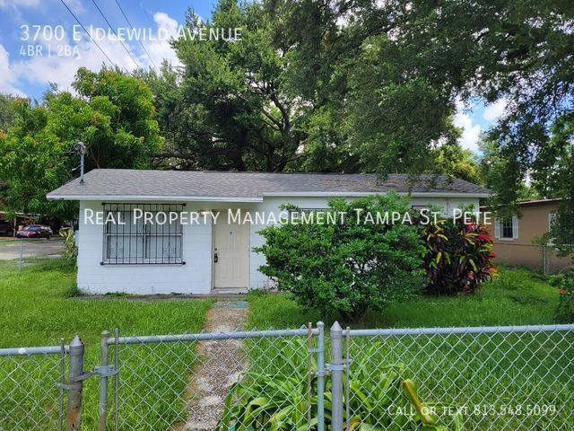 3700 E Idlewild Ave in Tampa, FL - Building Photo