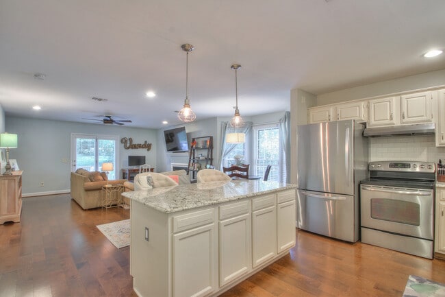 property at 3321 Lealand Ln