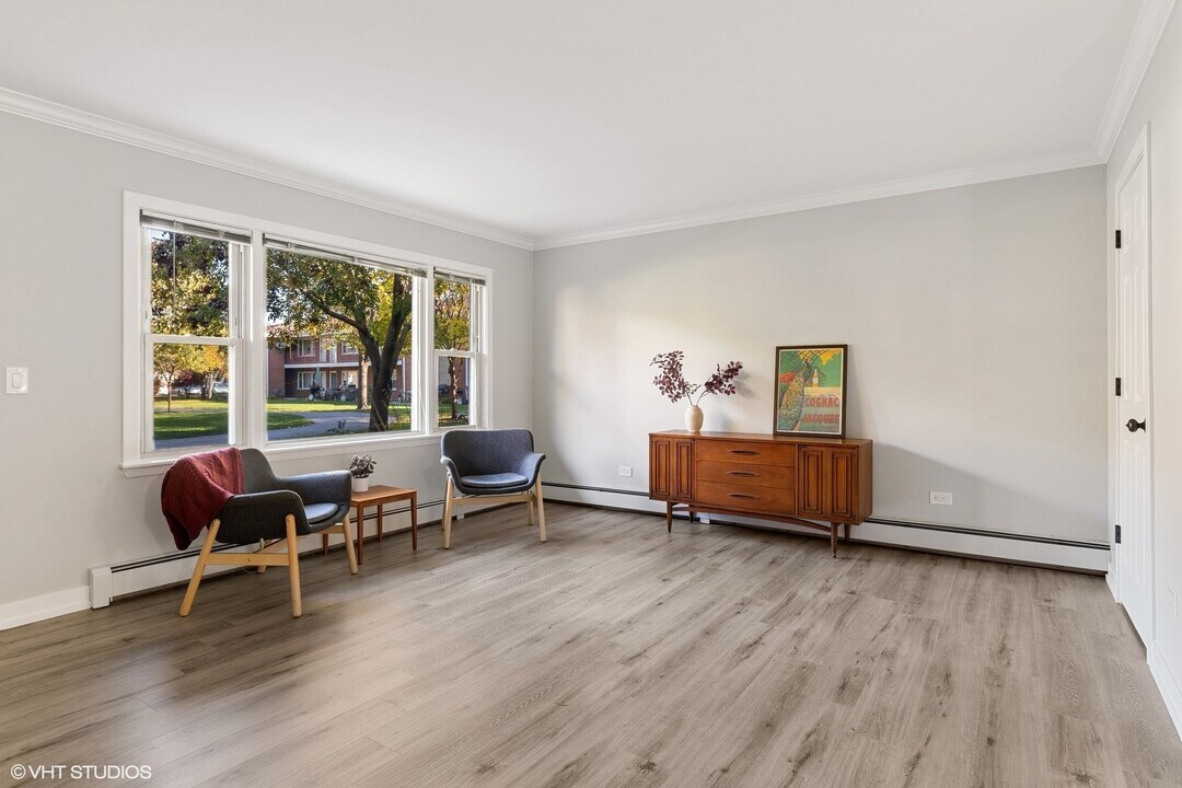 115 Dover Dr in Des Plaines, IL - Building Photo