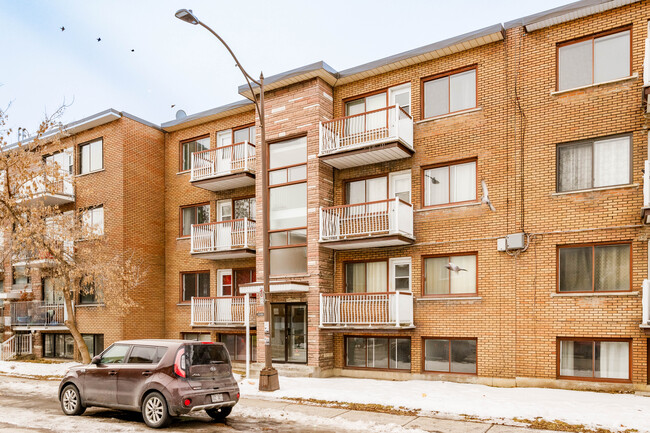 2330 Duff Court St in Lachine, QC - Building Photo - Primary Photo