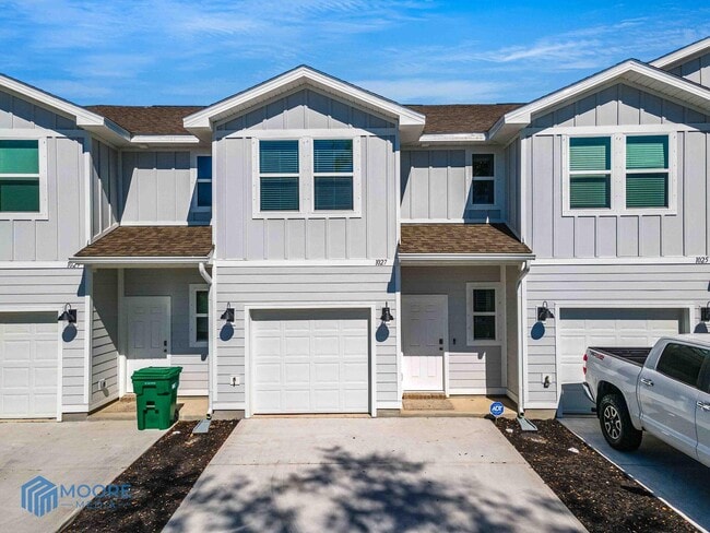 property at 1027 McLaren Cir