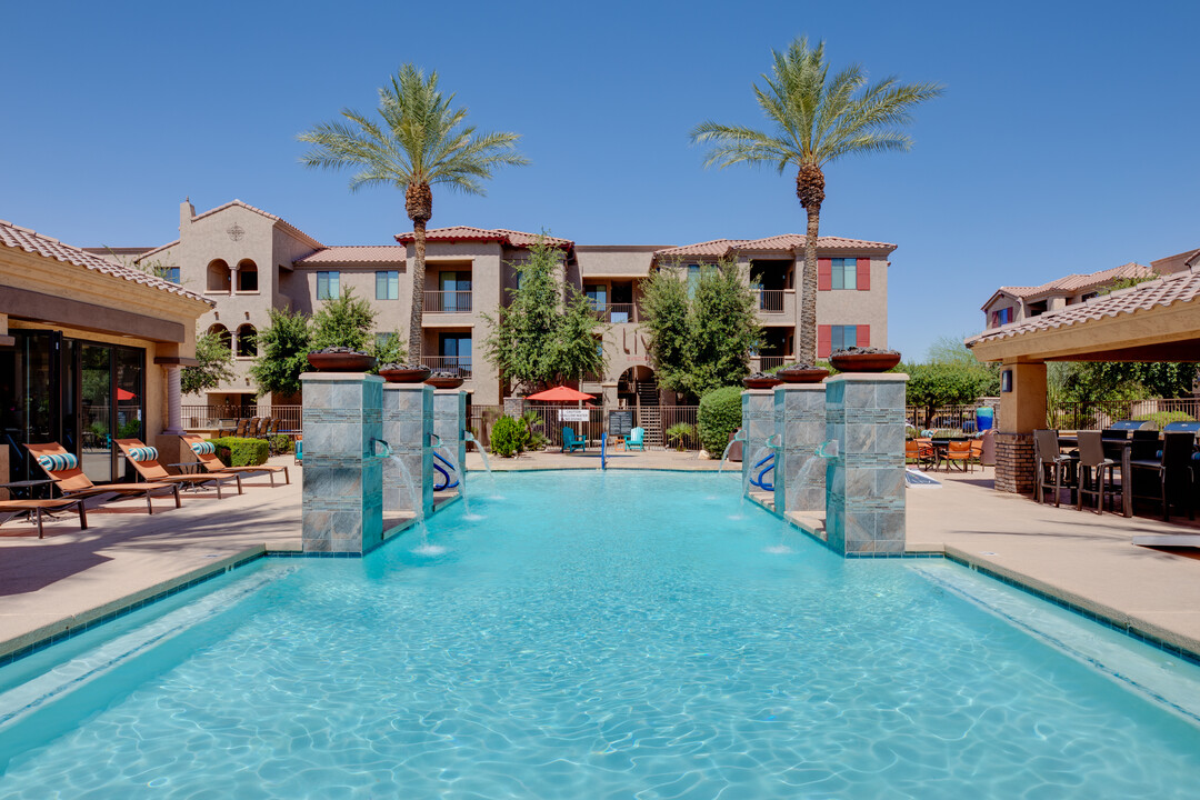 Liv Avenida in Chandler, AZ - Building Photo