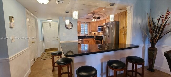 3300 W Rolling Hills Cir in Davie, FL - Building Photo - Building Photo