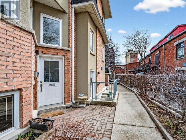 30 Merchant Ln in Toronto, ON - Building Photo - Building Photo