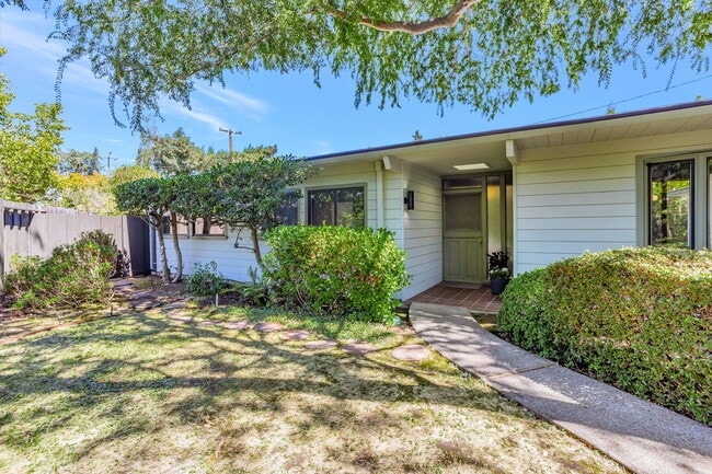 819 La Jennifer Way in Palo Alto, CA - Building Photo - Building Photo