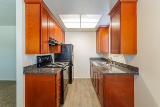 Bell Park Apartments in Sacramento, CA - Building Photo - Interior Photo