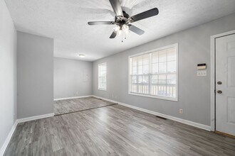 339 Pioneer Dr in Oak Grove, KY - Building Photo - Building Photo