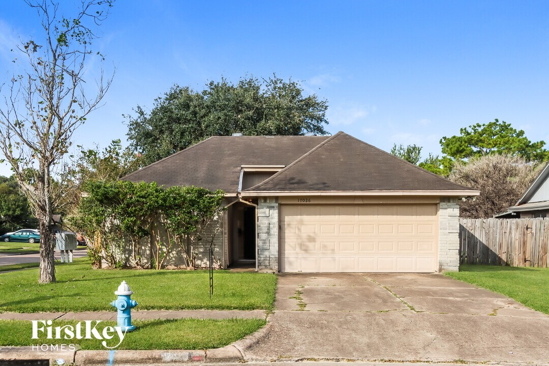 17026 Enchanted Cir E in Sugar Land, TX - Building Photo