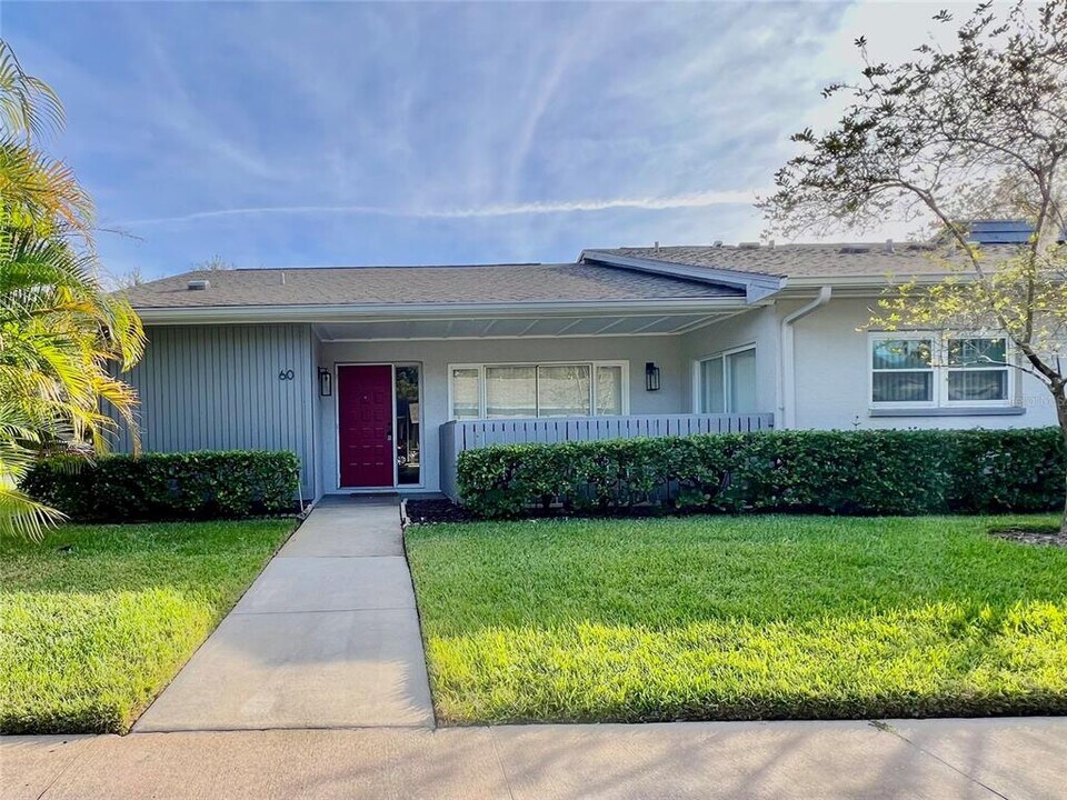 60 Iris Pl in Oldsmar, FL - Building Photo