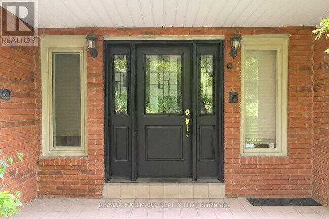 82 Windermere Crescent in Richmond Hill, ON - Building Photo - Building Photo