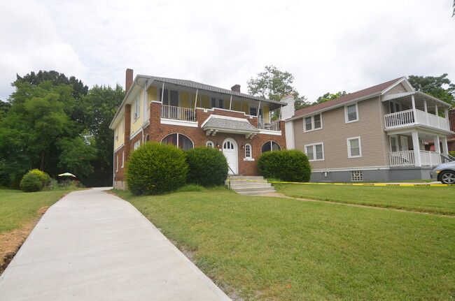 1938 Lawn Ave, Unit 4 in Cincinnati, OH - Foto de edificio - Building Photo