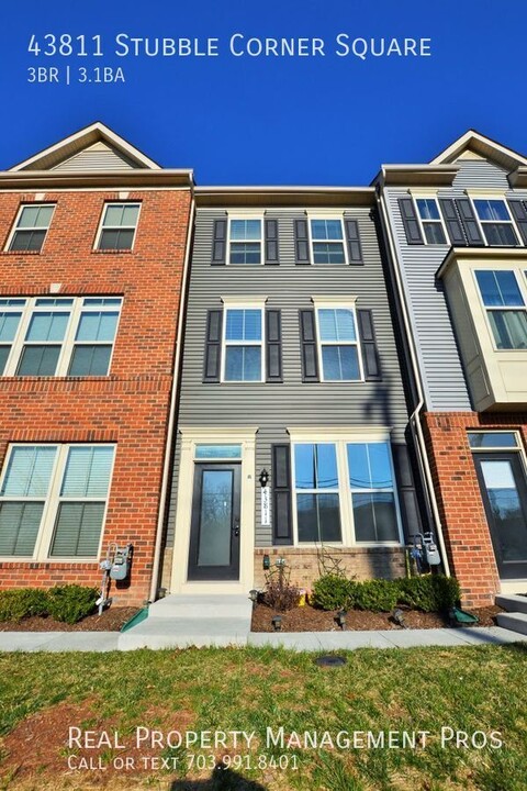 43811 Stubble Cor Sq in Ashburn, VA - Foto de edificio