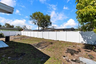 6013 W Knox St in Tampa, FL - Building Photo - Building Photo