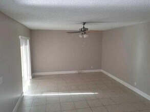 2184 White Pine Cir in Greenacres, FL - Building Photo - Building Photo