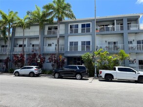 2734 Bird Ave in Miami, FL - Building Photo - Building Photo