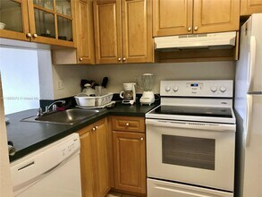 9310 Fontainebleau Blvd in Miami, FL - Building Photo - Building Photo
