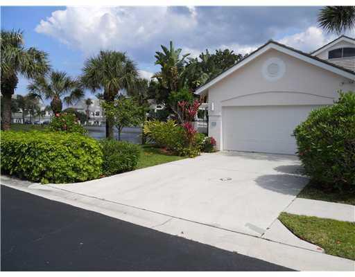 2074 Mainsail Cir in Jupiter, FL - Foto de edificio