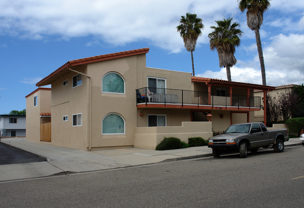 301 Ellwood Beach Dr in Goleta, CA - Foto de edificio