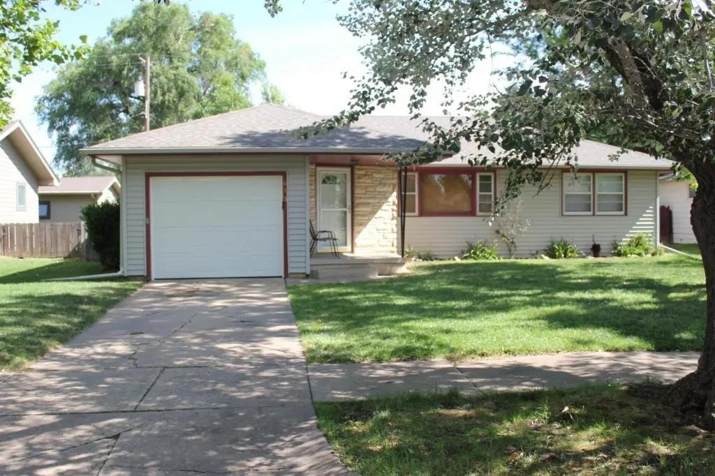 613 Carl Ave in Salina, KS - Building Photo