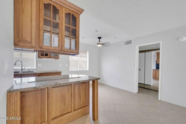 4554 E Paradise Vlg Pkwy S in Phoenix, AZ - Foto de edificio - Building Photo