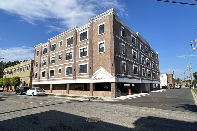 Fairfield Metro at Floral Park in Floral Park, NY - Building Photo - Building Photo