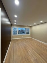 5814 N Elston Ave, Unit 1F in Chicago, IL - Foto de edificio - Building Photo