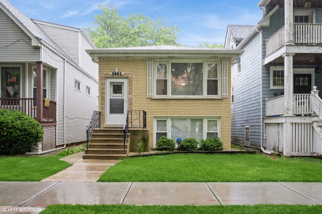 3641 N Tripp Ave in Chicago, IL - Building Photo