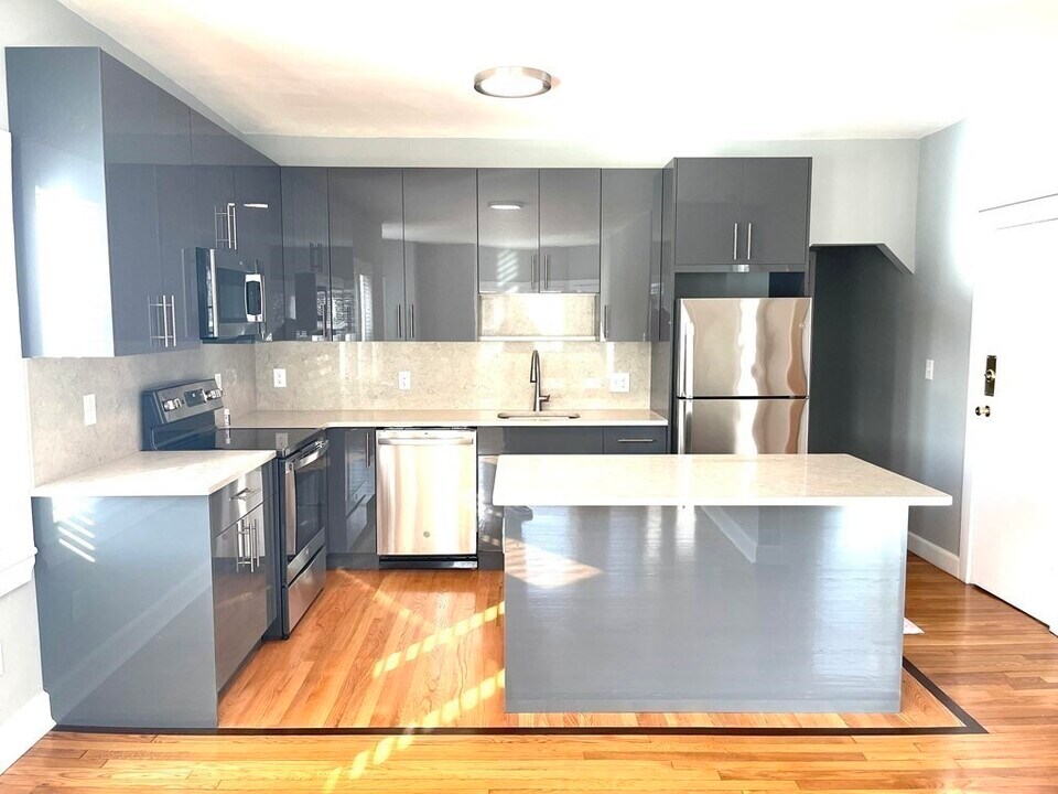 3 Englewood Ave in Brookline, MA - Building Photo