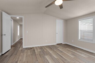 84 Ridgeway Dr in Conroe, TX - Building Photo - Building Photo