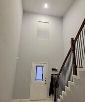 8203 Oak Knoll Ln in Houston, TX - Building Photo