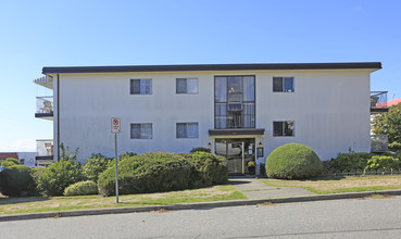 1267 Foster St in White Rock, BC - Building Photo - Building Photo