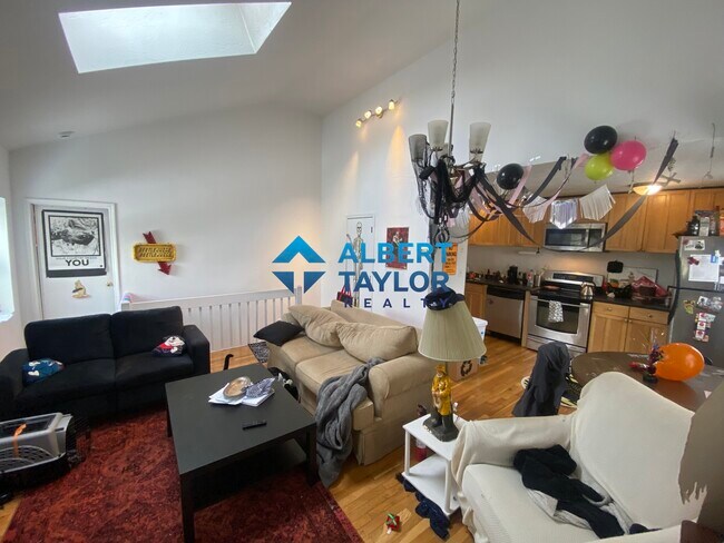 6 Shepard St, Unit 1 in Boston, MA - Foto de edificio - Building Photo