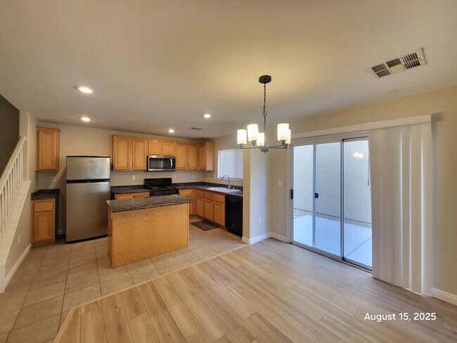7224 Dry Lake Ct in Las Vegas, NV - Building Photo - Building Photo