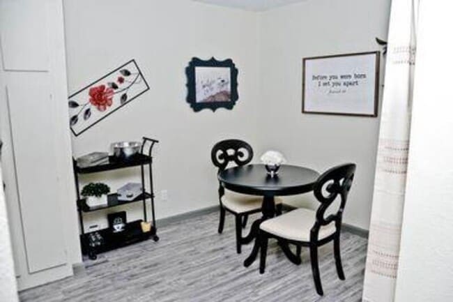 7402 NW 10th St in Oklahoma City, OK - Building Photo - Building Photo