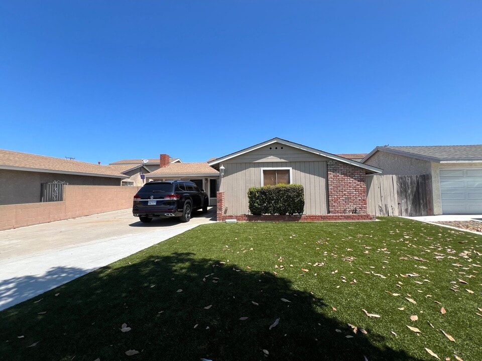 4293 Farquhar Ave in Los Alamitos, CA - Building Photo