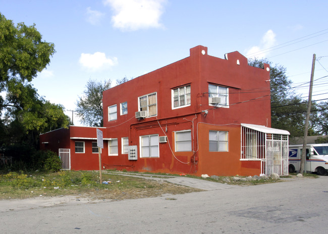 295 NE 55th St in Miami, FL - Foto de edificio - Building Photo