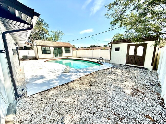 929 Derbyshire Rd in Daytona Beach, FL - Building Photo - Building Photo