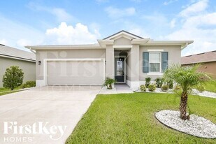 261 Summershore Dr in Auburndale, FL - Building Photo
