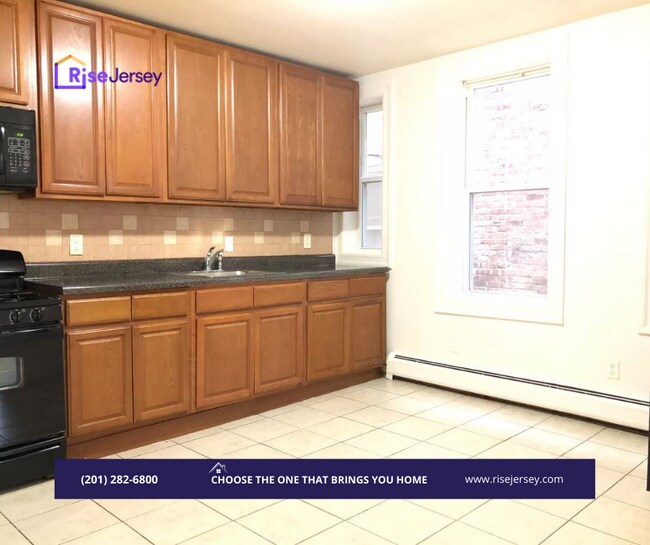 21 E 17th St in Bayonne, NJ - Building Photo - Building Photo