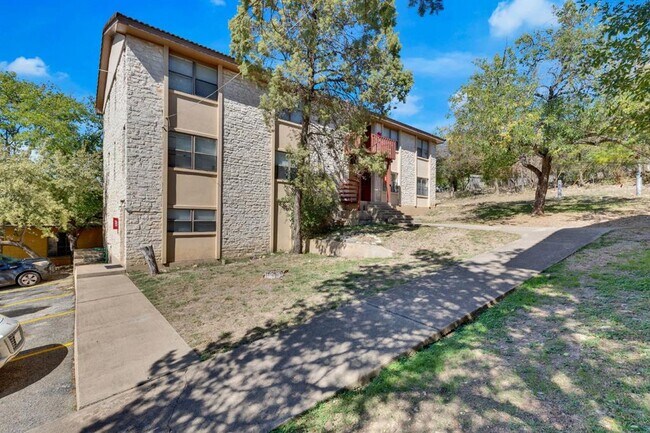 property at 908 N LBJ Dr