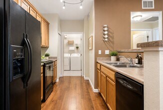 10290 W 55th Ln in Arvada, CO - Foto de edificio - Building Photo